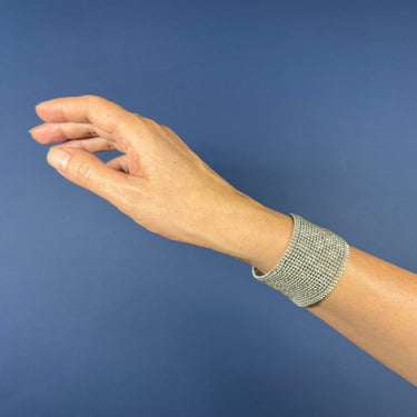 Brazalete Telar Plata Grueso Miniflor Gris Aperlado